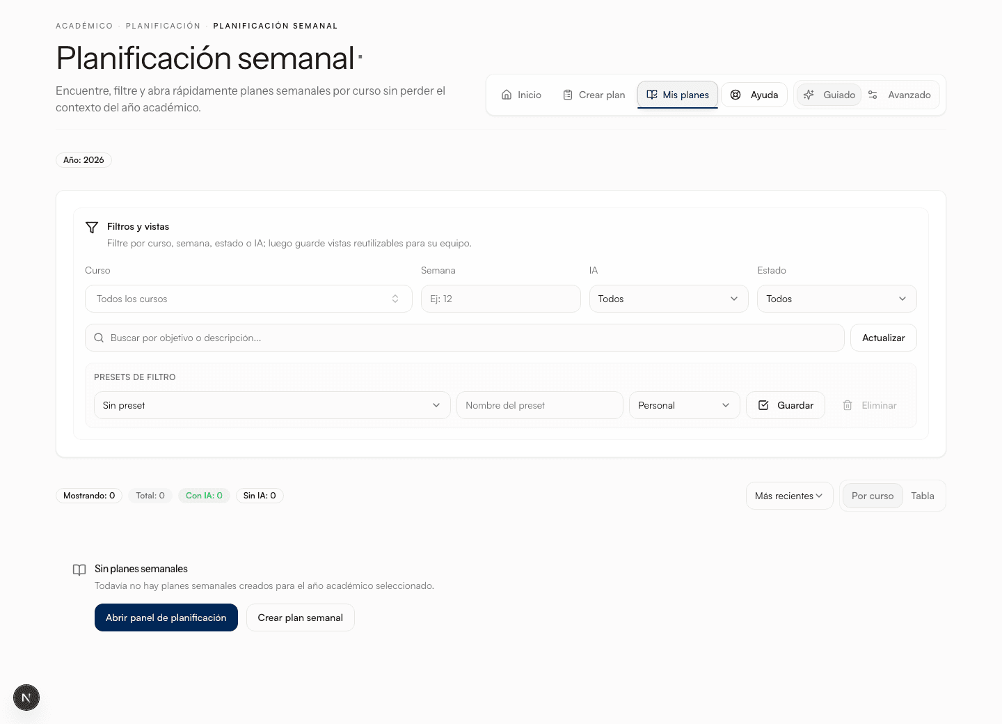El docente puede filtrar por curso, semana y estado, y distinguir los planes que tuvieron apoyo de IA.